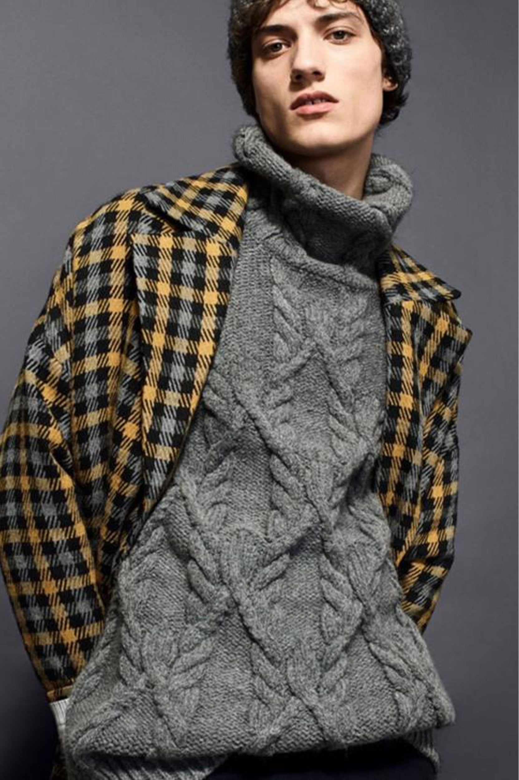 ZARA KNIT WARE TURTLE NECK